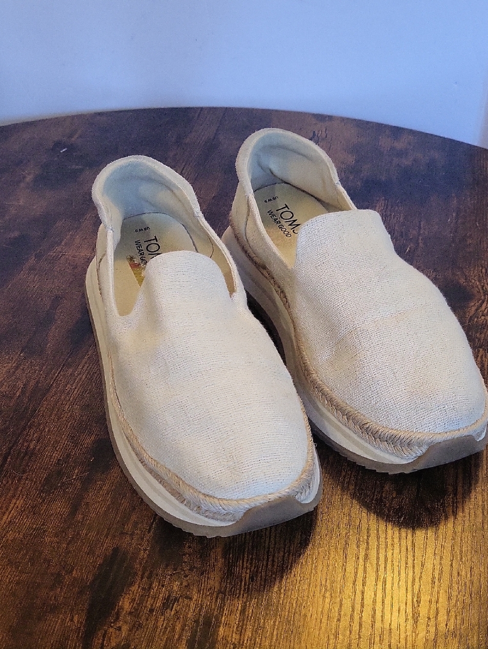 TOMS Chunky Soled Slip Ons. Womens Size 9 Ivory Minimalist Lagenlook